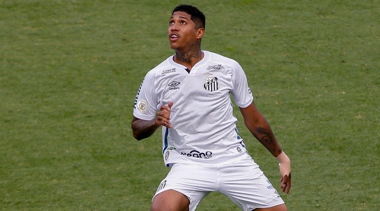 Raniel é alvo do Vasco no mercado de transferências (Foto: Getty Images)