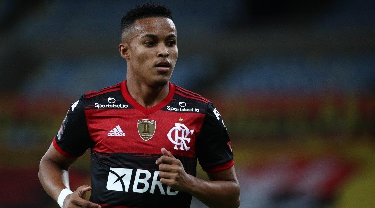 Lázaro, em campo pelo Flamengo (Foto: Getty Images)