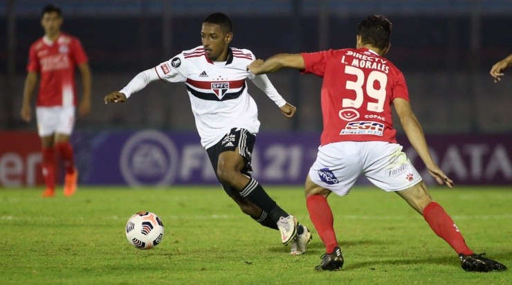 Talles Costa, em campo pelo São Paulo em 2021 (Foto: Getty Images)