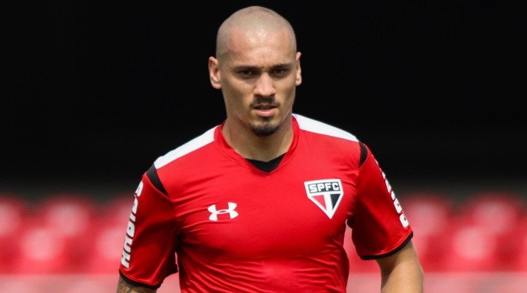 Maicon é alvo do Santos no mercado de transferências (Foto: Marcello Zambrana/AGIF)