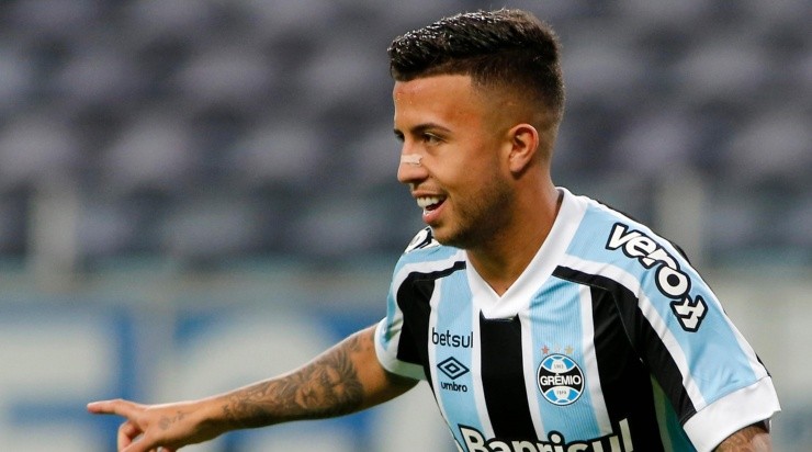 Matheus Henrique, em campo pelo Grêmio (Foto: Getty Images)