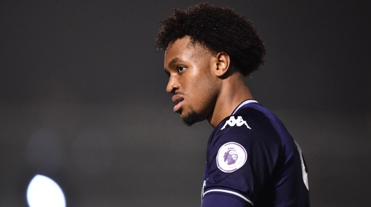 Chukwuemeka, atacante do Aston Villa (Foto: Getty Images)