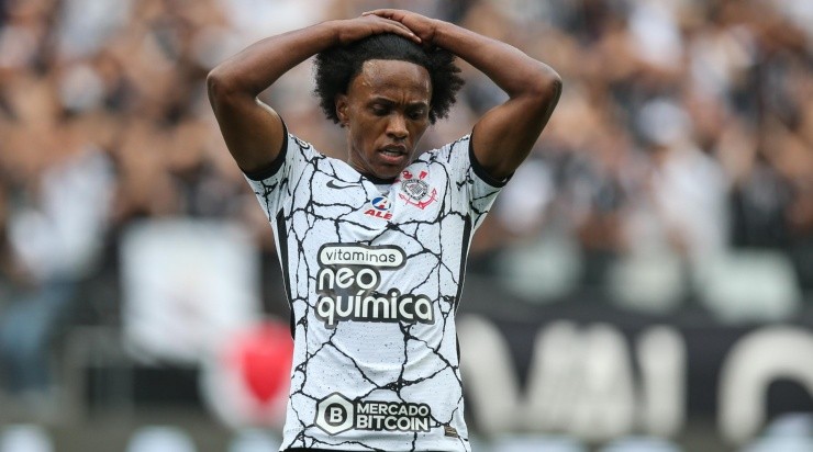Willian está fora do jogo contra o Flamengo (Foto: Getty Images)