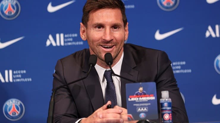 Lionel Messi - Presentation at Paris Saint-Germain