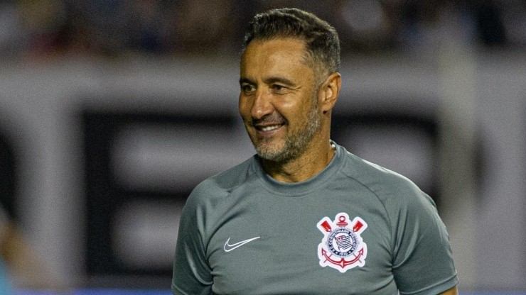 Vítor Pereira, treinador do Corinthians (Foto: Marcos Zanutto/AGIF)