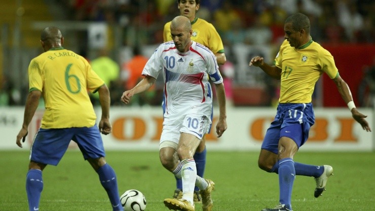 Zinedine Zidane revelou que enfrentou o Brasil lesionado