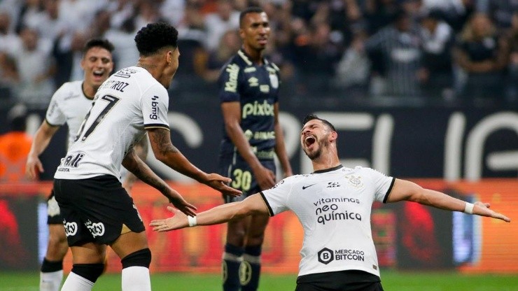 Giuliano comemora grande atuação do Corinthians e gols marcados (Foto: Rodrigo Coca / Ag. Corinthians)
