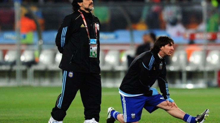 Único a treinar Messi e Maradona deu opinião sobre quem é o melhor