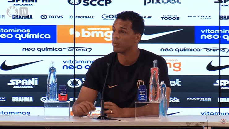 Fernando Lázaro, treinador do Corinthians (Foto: Reprodução / YouTube)