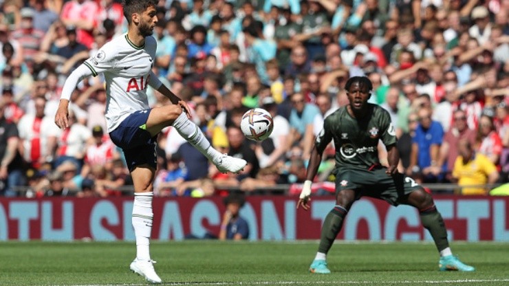 Tottenham enfrentará o Southampton no St. Mary's Stadium, às 12h.