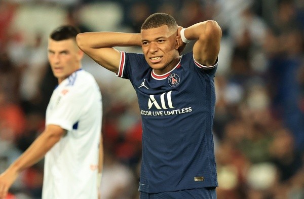 Paris Saint Germain v RC Strasbourg - Ligue 1 Uber Eats