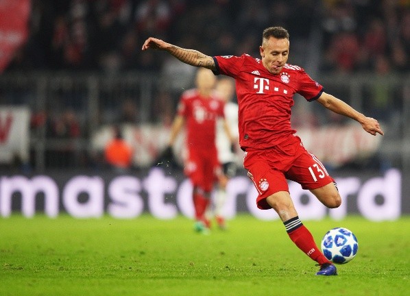 FC Bayern Muenchen v SL Benfica - UEFA Champions League Group E