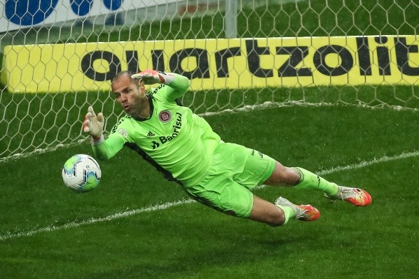 Marcelo Lomba goleiro do Internacional durante partida contra o Grêmio no estádio Arena do Grêmio pelo campeonato Brasileiro A 2020. Foto: Pedro H. Tesch/AGIF