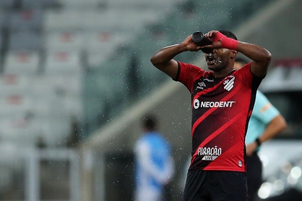 Athletico Paranaense v Peñarol - Copa CONMEBOL Sudamericana 2021