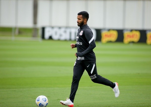 Marquinhos treinando no CT