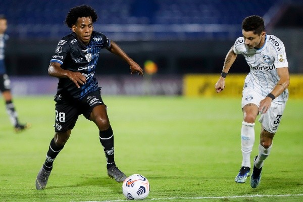Independiente del Valle v Gremio - Copa CONMEBOL Libertadores 2021