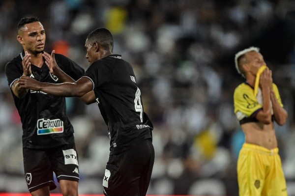 Kanu balançou as redes pela primeira vez pelo Botafogo