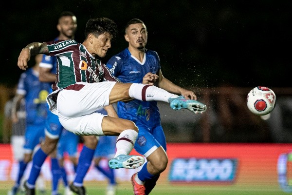Argentino quase marcou um belo gol de volêio