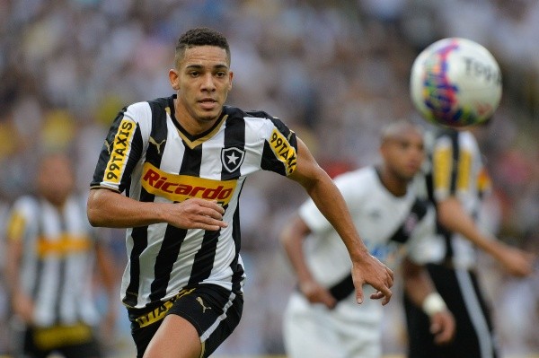 Gilberto começou a carreira profissionalmente no Botafogo