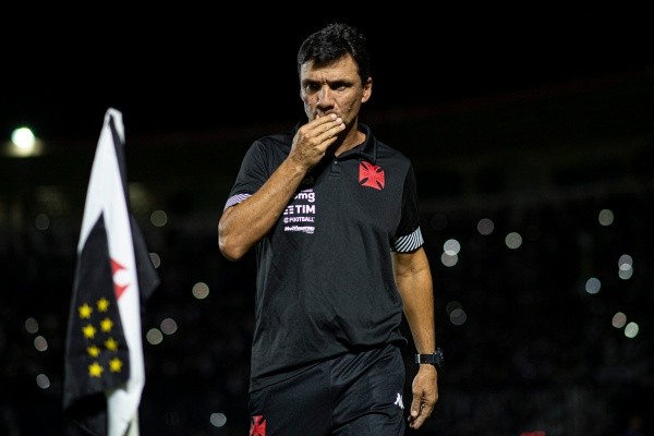 Torcida do Vasco está insatisfeita com o trabalho de Zé Ricardo
