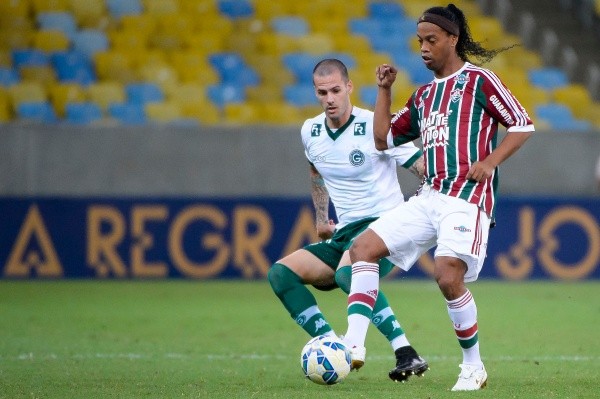 Ronaldinho em ação com a camisa do Fluminense