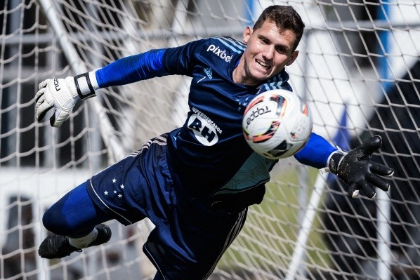 Rafael Cabral pode deixar o Cruzeiro rumo a ex-clube