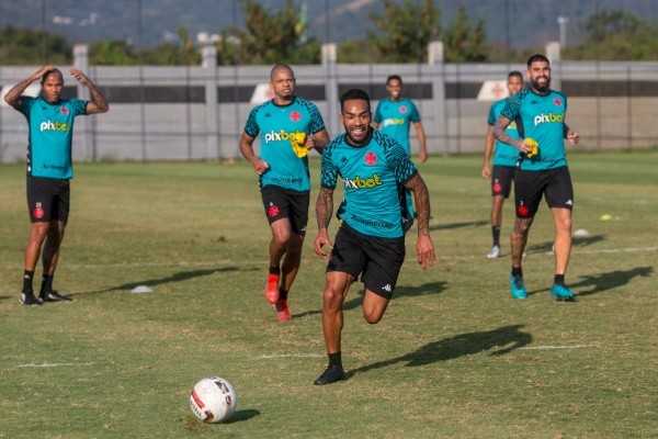 Alex Teixeira deve reestrear pelo Vasco neste domingo, dia 31