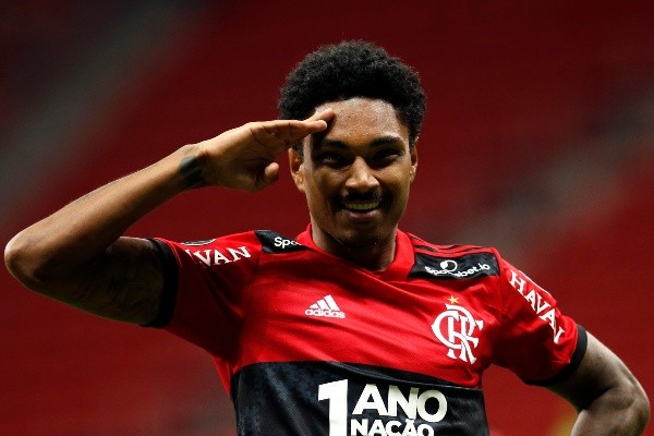 Flamengo v Defensa y Justicia - Copa CONMEBOL Libertadores 2021