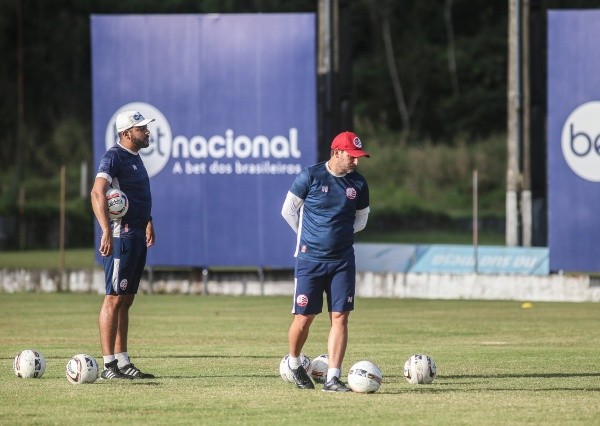 Elano lamenta forma Botafogo lidou com a negociação envolvendo Lucas Perri 