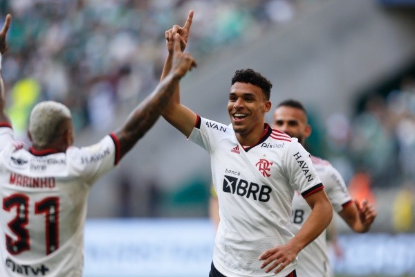 Victor Hugo pode pintar na Premier League