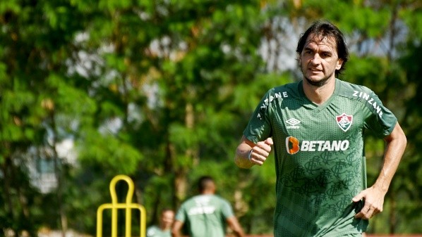 Matheus Ferraz sofre lesão e pode ter contrato renovado no Fluminense