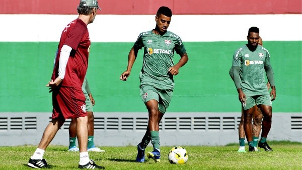 Alan sofreu grave lesão logo em seu retorno ao Fluminense e nem chegou a estrear